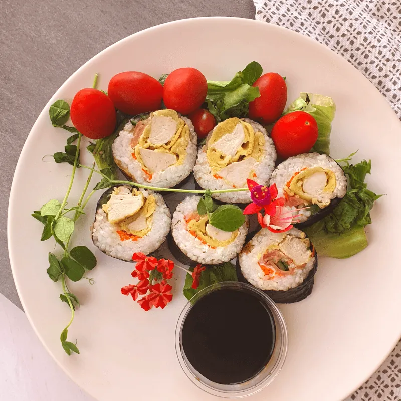 Created with love – Sushi z kurczakiem w tempurze, warzywami i marynowanym imbirem